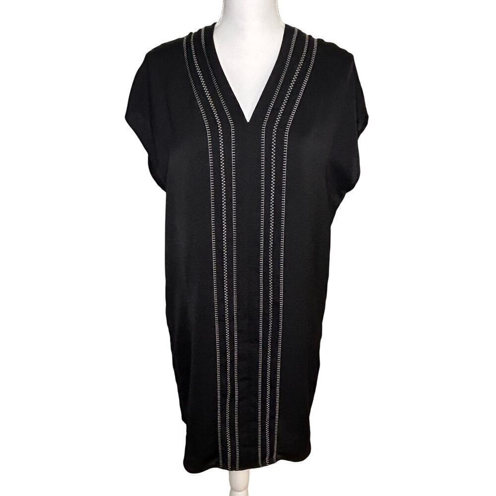 Vince women's embroidered‎ front v-neck black shift dress size 6